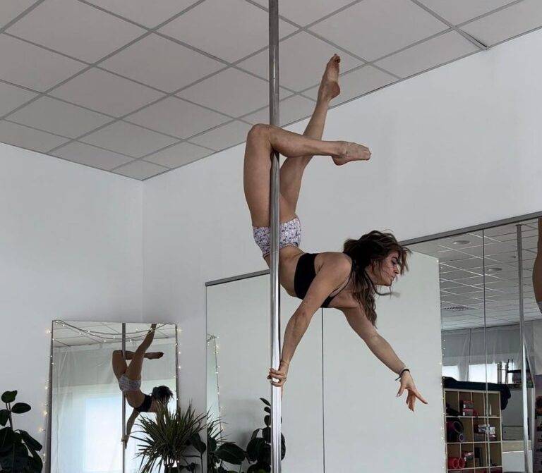 Figure de Pole dance à Voiron